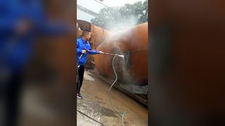 Tia nước áp lực cao cộng với phun cát để loại bỏ rỉ sét