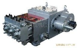 Máy bơm nước pít tông áp suất cao 76L / phút 90kw Máy ​​bơm làm sạch phun nước